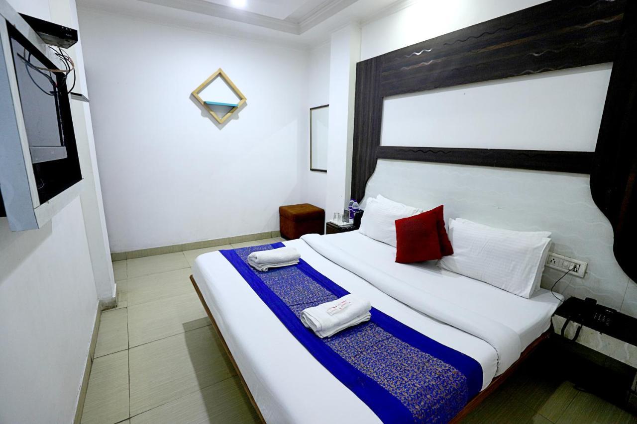 Hotel Nityaa Suites Nova Deli Exterior foto