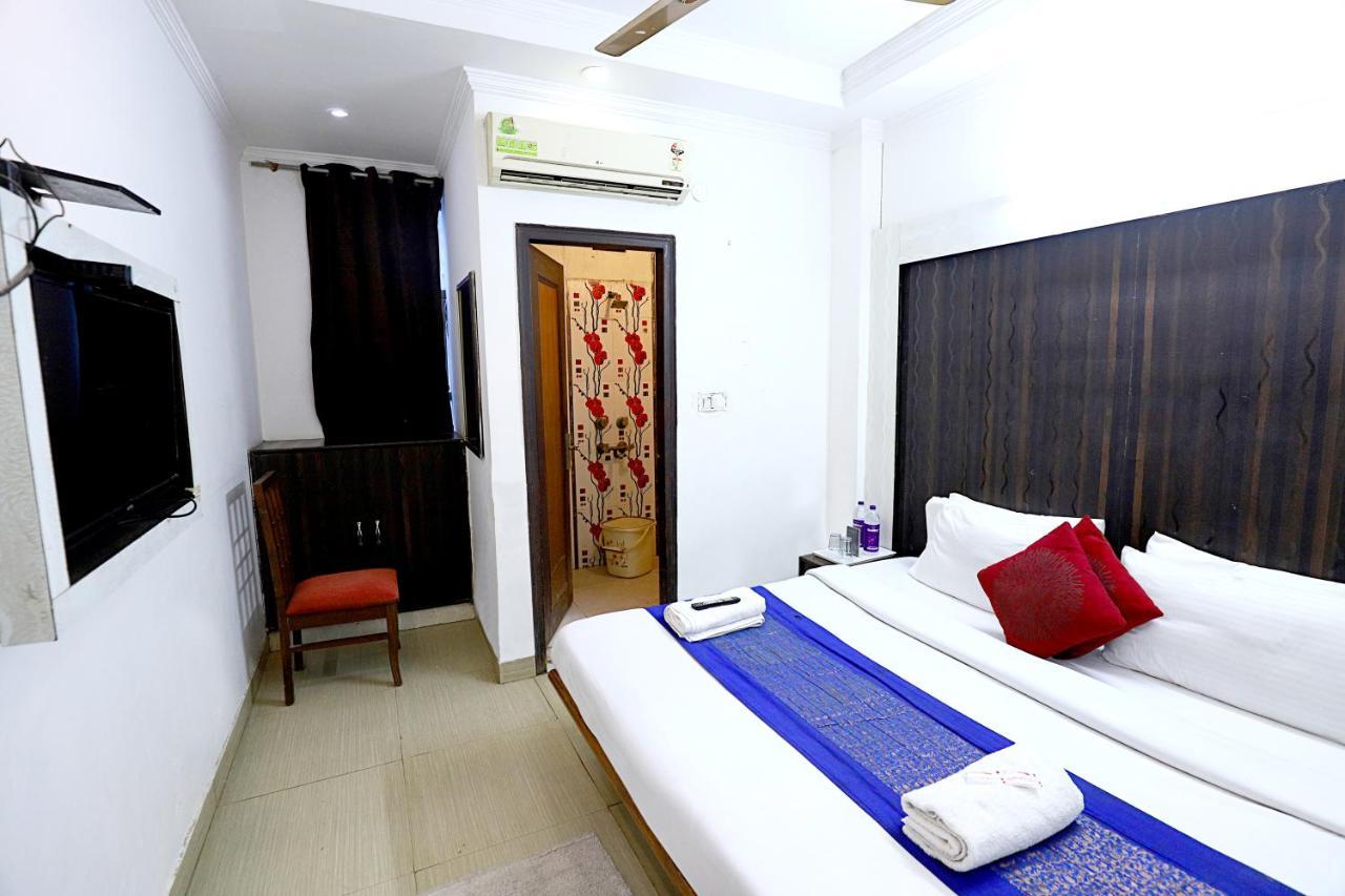 Hotel Nityaa Suites Nova Deli Exterior foto