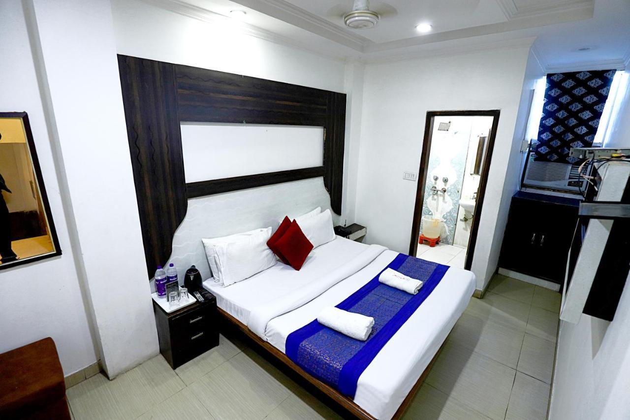 Hotel Nityaa Suites Nova Deli Exterior foto