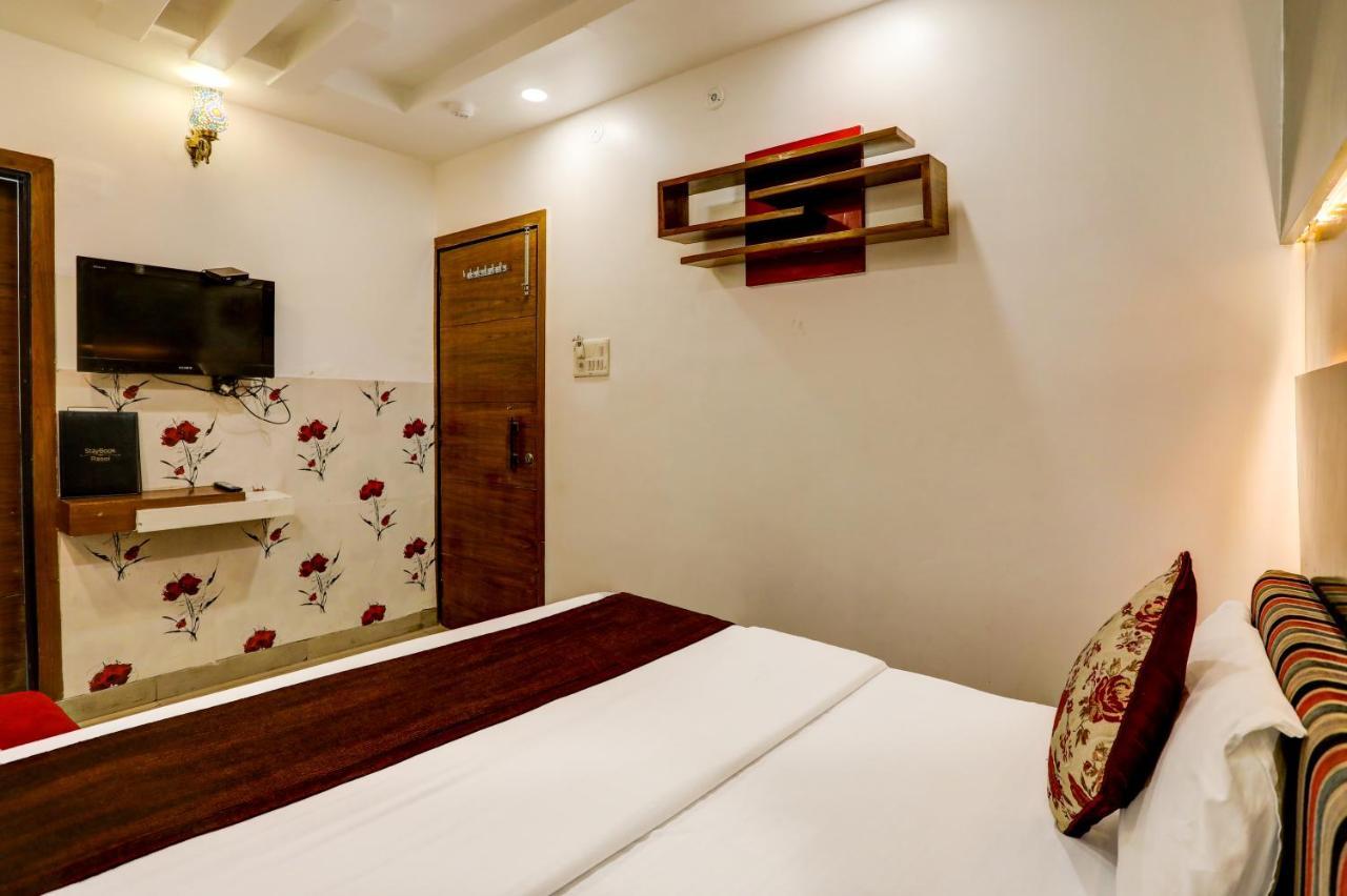 Hotel Nityaa Suites Nova Deli Exterior foto